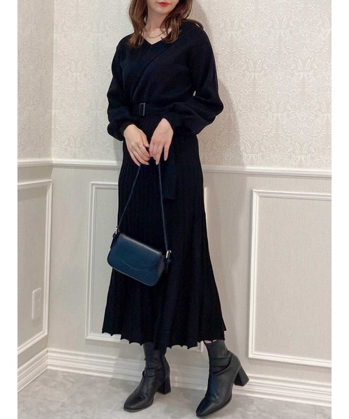 dazzlin(ダズリン)の「プリーツカシュクールロンスリワンピース(ワンピース・レディース・ブラック/ベージュ/パープル/ブラウン・FREE)」の2枚目の写真