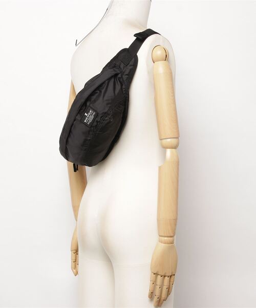MAKAVELIC（マキャベリック）の「『MAKAVELIC』RICO SUPER LIGHT WAIST BAG（ボディバッグ/ウエストポーチ・レディース・ブラック/ベージュ/ネイビー・FREE）」の4枚目の写真