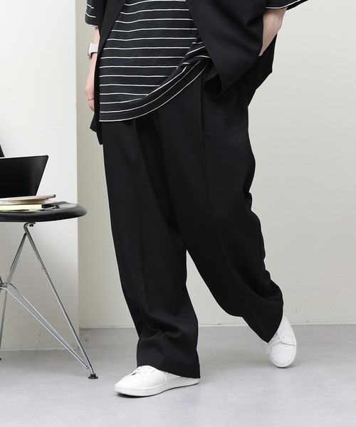 COLONY 2139（コロニートゥーワンスリーナイン）の「セットアップ対応 / ポリストレッチワイドスラックス（スラックス・メンズ・ブラック/モカ・MEDIUM/LARGE）」の13枚目の写真