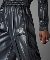 adidas（アディダス）の「BLUE VERSION チリ 62 ワイドレッグパンツ