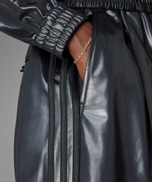 adidas（アディダス）の「BLUE VERSION チリ 62 ワイドレッグパンツ