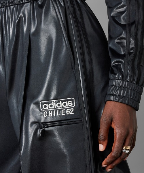 adidas（アディダス）の「BLUE VERSION チリ 62 ワイドレッグパンツ