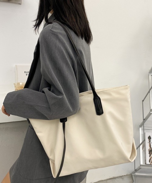 yuue' ( wear )(ユーイ)の「大容量シンプルトートバッグ(トートバッグ・レディース・ホワイト/ブラック/カーキ・FREE)」の2枚目の写真