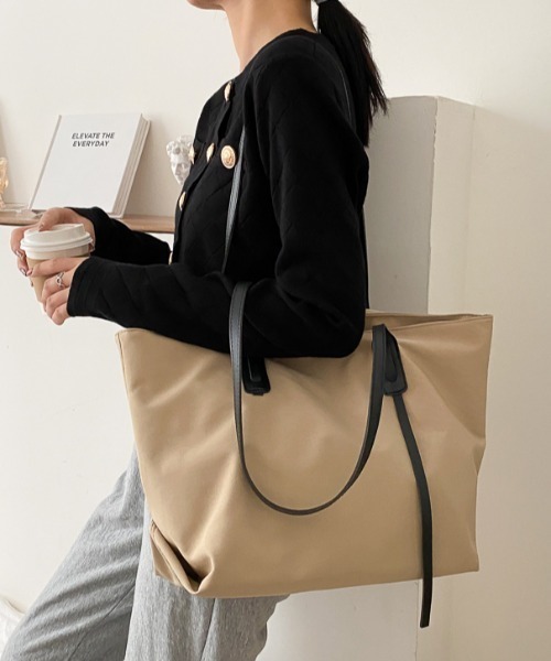 yuue' ( wear )(ユーイ)の「大容量シンプルトートバッグ(トートバッグ・レディース・ホワイト/ブラック/カーキ・FREE)」の1枚目の写真