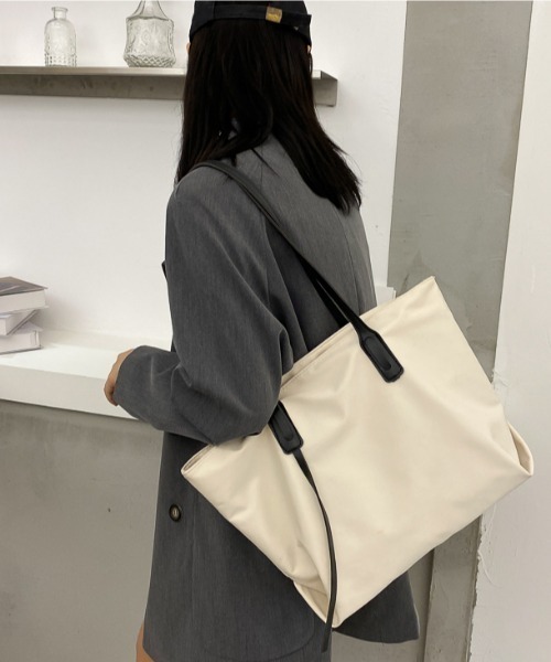 yuue' ( wear )(ユーイ)の「大容量シンプルトートバッグ(トートバッグ・レディース・ホワイト/ブラック/カーキ・FREE)」の8枚目の写真