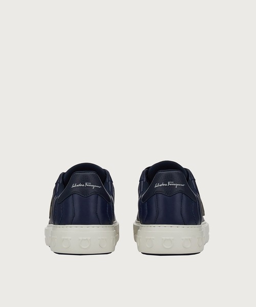 FERRAGAMO(フェラガモ)の「スニーカー(スニーカー・メンズ・ネイビー・7.5/8/8.5)」の2枚目の写真
