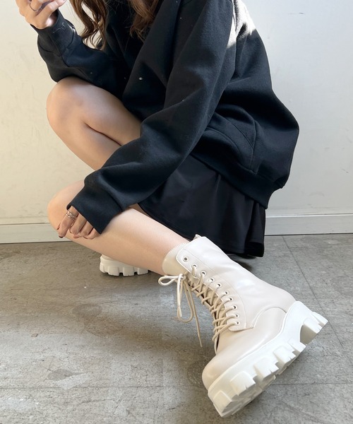 Futier land(フューティアランド)の「厚底レースアップショートブーツ(ブーツ・レディース・ブラック/アイボリー・36/37/38/39/40)」の2枚目の写真