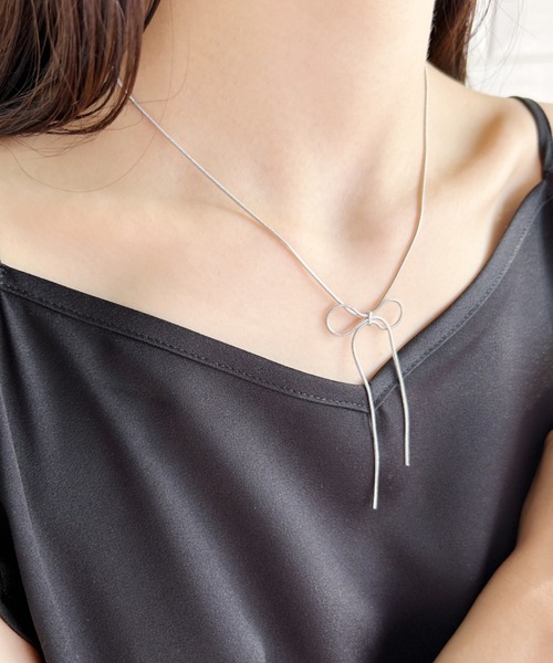ciite'(シーテ)の「simple ribbon necklace / シンプル リボン ネックレス(ネックレス・レディース・シルバー/ゴールド・FREE)」の4枚目の写真