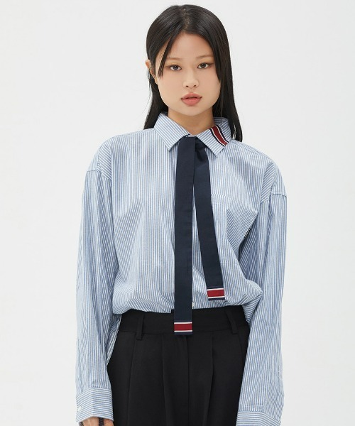 ROMANTIC CROWN（ロマンティッククラウン）の「A'GEM/9 × .kom『ROMANTIC CROWN/ロマンティッククラウン』RC CLUB TIE SHIRT/タイ SHT（シャツ/ブラウス・メンズ・ブルー/ホワイト・M/L）」の2枚目の写真
