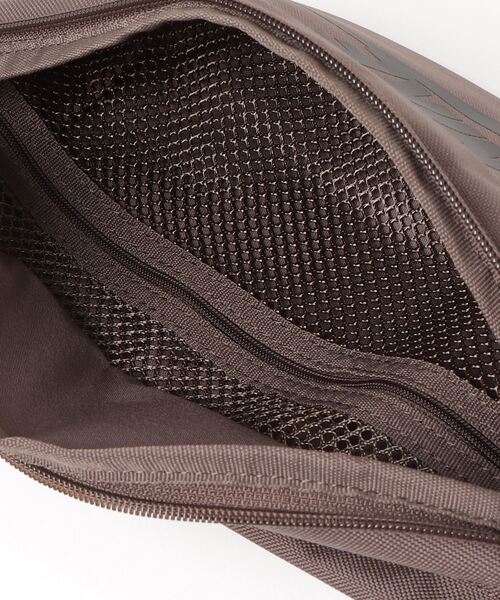 NIKE(ナイキ)の「NIKE/ナイキ ウエストポーチ ナイキ ヘリテージ ウエストパック DB0490-004(ボディバッグ/ウエストポーチ・メンズ・ダークブラウン・FREE)」の5枚目の写真
