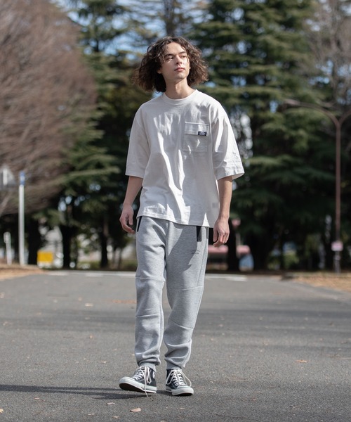 OUTDOOR PRODUCTS（アウトドアプロダクツ）の「【OUTDOOR PRODUCTS/アウトドアプロダクツ】USAコットン　フラップポケット　ビッグシルエット　Tシャツ（Tシャツ/カットソー・メンズ・カーキ/チャコールグレー/ブラック/ブラウン/ホワイト/ブルー系その他・MEDIUM/LARGE/X-LARGE）」の7枚目の写真