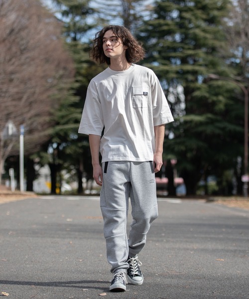 OUTDOOR PRODUCTS（アウトドアプロダクツ）の「【OUTDOOR PRODUCTS/アウトドアプロダクツ】USAコットン　フラップポケット　ビッグシルエット　Tシャツ（Tシャツ/カットソー・メンズ・カーキ/チャコールグレー/ブラック/ブラウン/ホワイト/ブルー系その他・MEDIUM/LARGE/X-LARGE）」の8枚目の写真