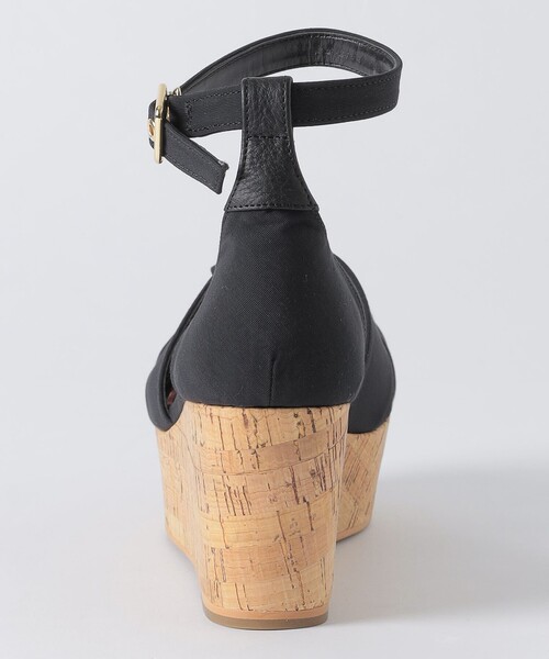 BLUE LABEL CRESTBRIDGE(ブルーレーベルクレストブリッジ)の「ウエッジサンダル(サンダル・レディース・ブラック/ベージュ・M/S)」の3枚目の写真