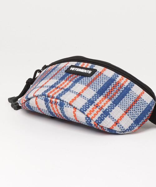 VETEMENTS（ヴェトモン）の「VETEMENTS / ヴェトモン：BARBES FANNY PACK：UE63BA501N[RIP]（ショルダーバッグ・メンズ・ブルー系その他・FREE）」の3枚目の写真