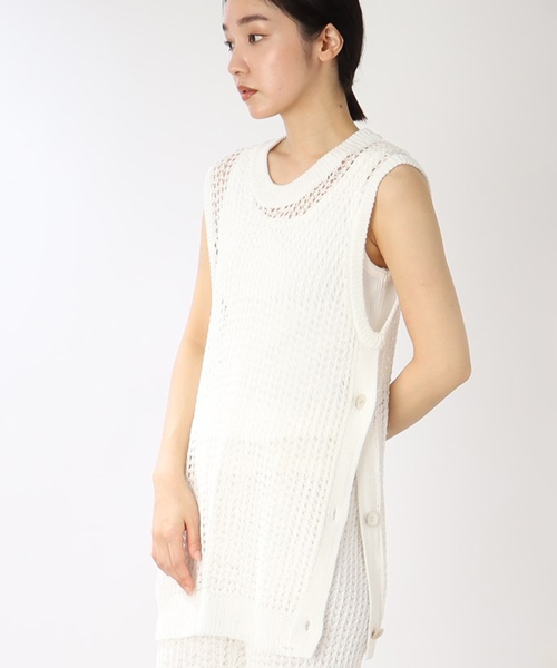 THE SHOP TK (ザ ショップ ティーケー )の「◆【レイヤード/洗える】透かし編みメッシュニットベスト(ベスト・レディース・ホワイト系/ブラック/ブルー・99)」の2枚目の写真