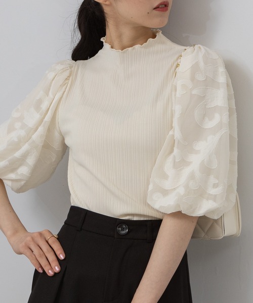 pumpkin port(パンプキンポート)の「メロープチハイ 花柄シアーボリューム袖 カットソー(Tシャツ/カットソー・レディース・アイボリー/ブラック/ピンク・MEDIUM)」の1枚目の写真