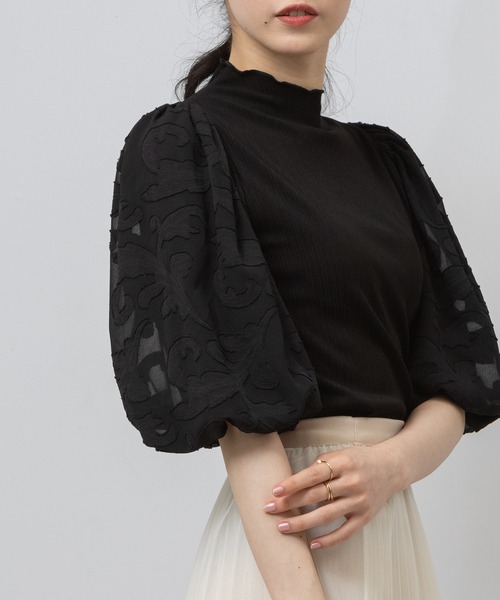 pumpkin port(パンプキンポート)の「メロープチハイ 花柄シアーボリューム袖 カットソー(Tシャツ/カットソー・レディース・アイボリー/ブラック/ピンク・MEDIUM)」の2枚目の写真