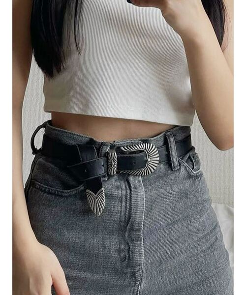 EVRIS（エヴリス）の「メタルバックルフェイクレザーベルト（ベルト・レディース・ブラウン/ブラック/ホワイト・FREE）」の3枚目の写真