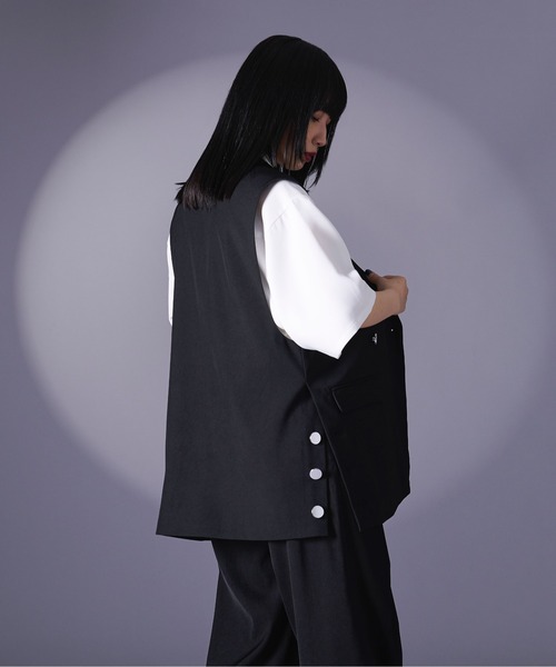 Ellno Loset(エルノロゼット)の「サイドシルバーボタンジレ/セットアップ対応(ベスト・メンズ・ネイビー/ブラック/アイボリー・MEDIUM/LARGE)」の6枚目の写真