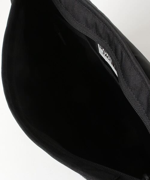 THE NORTH FACE(ザノースフェイス)の「【THE NORTH FACE/ザノースフェイス】MESSENGER BAG M/メッセンジャーバッグ M(メッセンジャーバッグ・メンズ・ブラック/クリーム・FREE)」の22枚目の写真