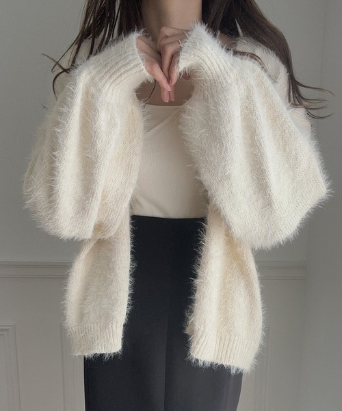 LAUIR（ラウアー）の「シャギーVネックニットカーディガン（カーディガン/ボレロ・レディース・グレイッシュベージュ/アイボリー/ブラック/ベージュ/ピンク・FREE）」の2枚目の写真