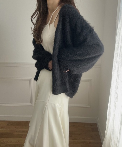 LAUIR（ラウアー）の「シャギーVネックニットカーディガン（カーディガン/ボレロ・レディース・グレイッシュベージュ/アイボリー/ブラック/ベージュ/ピンク・FREE）」の20枚目の写真