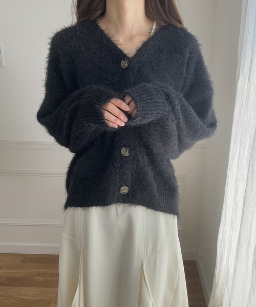 LAUIR（ラウアー）の「シャギーVネックニットカーディガン（カーディガン/ボレロ・レディース・グレイッシュベージュ/アイボリー/ブラック/ベージュ/ピンク・FREE）」の22枚目の写真