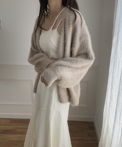 LAUIR（ラウアー）の「シャギーVネックニットカーディガン（カーディガン/ボレロ・レディース・グレイッシュベージュ/アイボリー/ブラック/ベージュ/ピンク・FREE）」の15枚目の写真