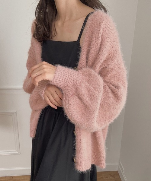 LAUIR（ラウアー）の「シャギーVネックニットカーディガン（カーディガン/ボレロ・レディース・グレイッシュベージュ/アイボリー/ブラック/ベージュ/ピンク・FREE）」の13枚目の写真