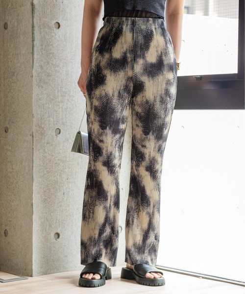 FOREVER 21(フォーエバー トゥエンティーワン)の「タイダイプリーツイージーパンツ(その他パンツ・レディース・ブルー/ピンク/グレー・SMALL/MEDIUM)」の2枚目の写真