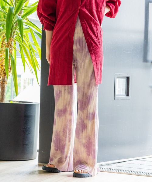 FOREVER 21(フォーエバー トゥエンティーワン)の「タイダイプリーツイージーパンツ(その他パンツ・レディース・ブルー/ピンク/グレー・SMALL/MEDIUM)」の3枚目の写真