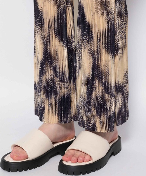 FOREVER 21(フォーエバー トゥエンティーワン)の「タイダイプリーツイージーパンツ(その他パンツ・レディース・ブルー/ピンク/グレー・SMALL/MEDIUM)」の17枚目の写真