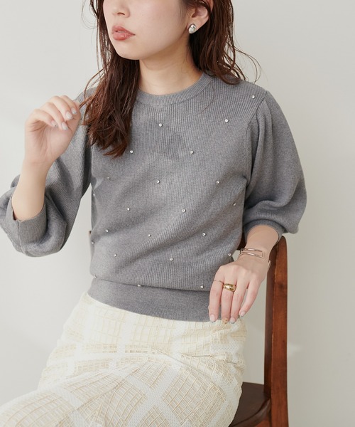 natural couture(ナチュラルクチュール)の「きらきらビジュー装飾ニット(ニット/セーター・レディース・オフホワイト/グレー/ブラック/ピンク・FREE)」の3枚目の写真