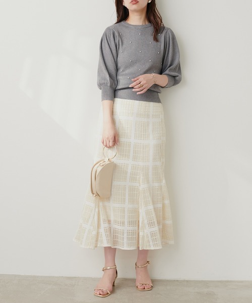 natural couture(ナチュラルクチュール)の「きらきらビジュー装飾ニット(ニット/セーター・レディース・オフホワイト/グレー/ブラック/ピンク・FREE)」の8枚目の写真