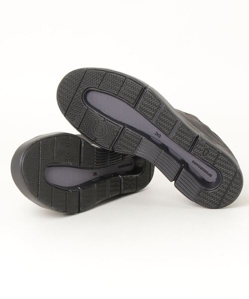 On（オン）の「On THE ROGER Advantage 1 / オン ザ ロジャー アドバンテージ（スニーカー・メンズ・ブラック・25.5cm/26.0cm/26.5cm/27.0cm/28.0cm/28.5cm/29.0cm）」の3枚目の写真