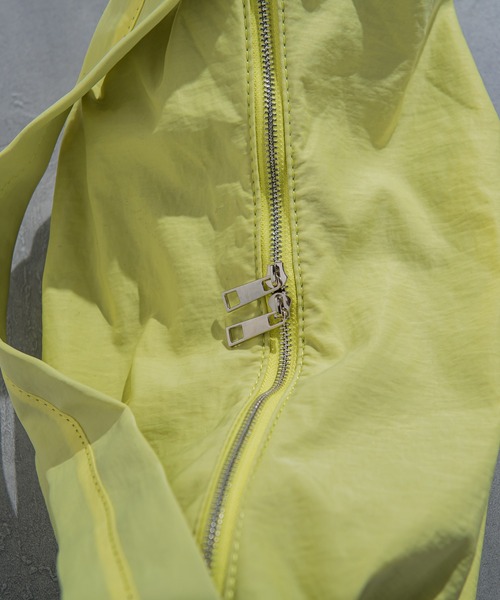 VICKY(ビッキー)の「【アクティブなお出かけに】防水防汚ラウンドシャーリングショルダーバッグ(バックパック/リュック・レディース・グリーン/ブラック/イエロー/ベージュ・FREE)」の11枚目の写真