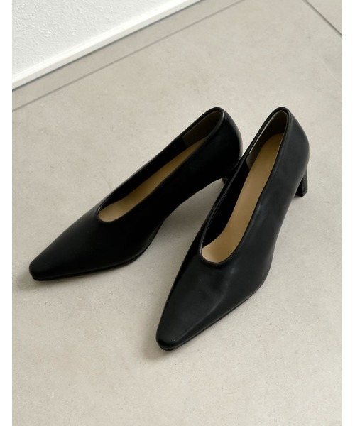 Re:EDIT（リエディ）の「Uカットポインテッドトゥデザインパンプス（パンプス・レディース・シルバー/オフホワイト/ブラック・MEDIUM/LARGE/SMALL）」の4枚目の写真