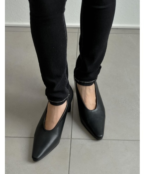 Re:EDIT（リエディ）の「Uカットポインテッドトゥデザインパンプス（パンプス・レディース・シルバー/オフホワイト/ブラック・MEDIUM/LARGE/SMALL）」の5枚目の写真