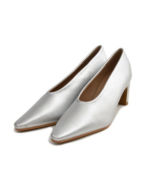 Re:EDIT（リエディ）の「Uカットポインテッドトゥデザインパンプス（パンプス・レディース・シルバー/オフホワイト/ブラック・MEDIUM/LARGE/SMALL）」の15枚目の写真