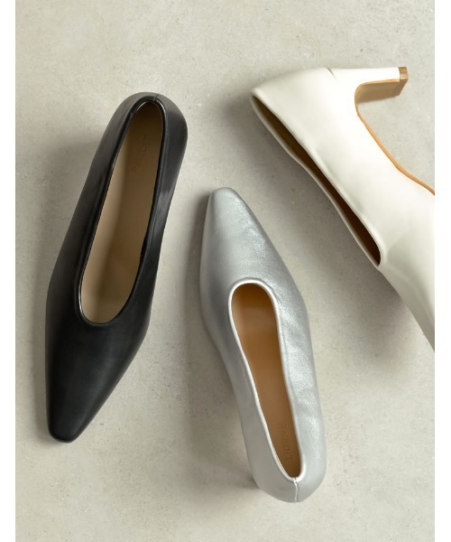 Re:EDIT（リエディ）の「Uカットポインテッドトゥデザインパンプス（パンプス・レディース・シルバー/オフホワイト/ブラック・MEDIUM/LARGE/SMALL）」の10枚目の写真