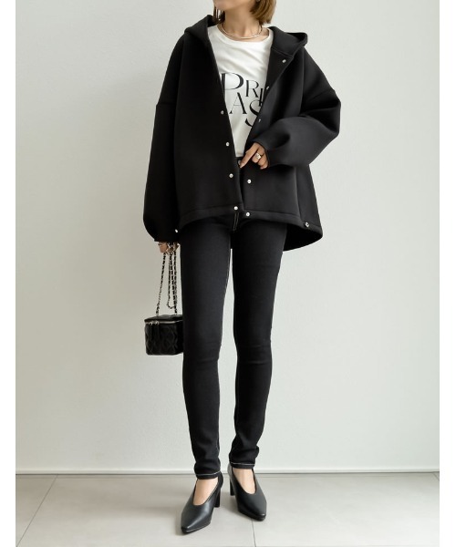 Re:EDIT（リエディ）の「Uカットポインテッドトゥデザインパンプス（パンプス・レディース・シルバー/オフホワイト/ブラック・MEDIUM/LARGE/SMALL）」の7枚目の写真