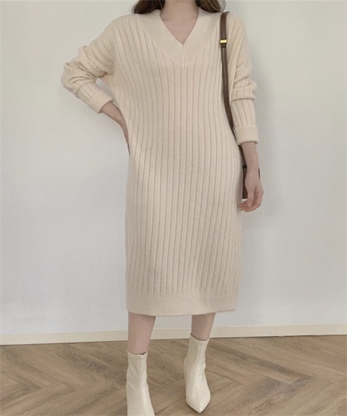FREE STYLISTS(フリー スタイリスト)の「Vネックリブニットタイトワンピース(ワンピース・レディース・ライトベージュ/ベージュ/ブラウン/ブラック/グレー・FREE)」の4枚目の写真