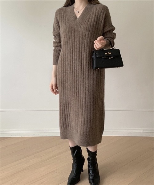 FREE STYLISTS(フリー スタイリスト)の「Vネックリブニットタイトワンピース(ワンピース・レディース・ライトベージュ/ベージュ/ブラウン/ブラック/グレー・FREE)」の1枚目の写真
