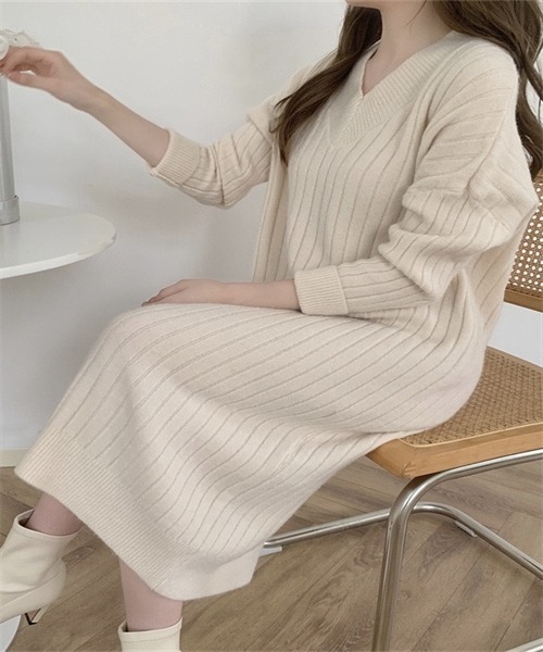 FREE STYLISTS(フリー スタイリスト)の「Vネックリブニットタイトワンピース(ワンピース・レディース・ライトベージュ/ベージュ/ブラウン/ブラック/グレー・FREE)」の5枚目の写真