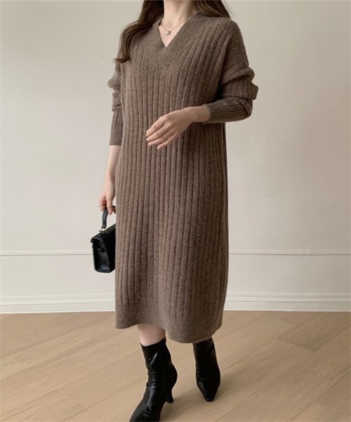 FREE STYLISTS(フリー スタイリスト)の「Vネックリブニットタイトワンピース(ワンピース・レディース・ライトベージュ/ベージュ/ブラウン/ブラック/グレー・FREE)」の17枚目の写真