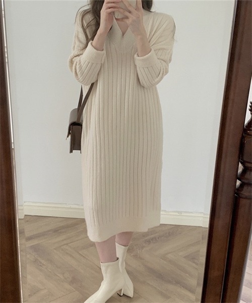 FREE STYLISTS(フリー スタイリスト)の「Vネックリブニットタイトワンピース(ワンピース・レディース・ライトベージュ/ベージュ/ブラウン/ブラック/グレー・FREE)」の9枚目の写真