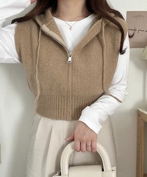 ▲ショート丈フルジップニットベスト