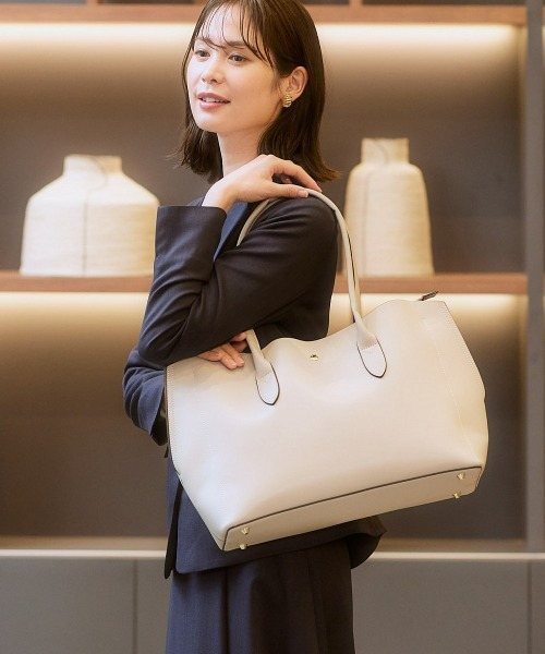7days Life Styling（セブンデイズライフスタイリング）の「【A4対応】Legato Largo PC収納付軽量トートバッグ（トートバッグ・レディース・ブラック/ライトグレー/グレイッシュベージュ・FREE）」の2枚目の写真