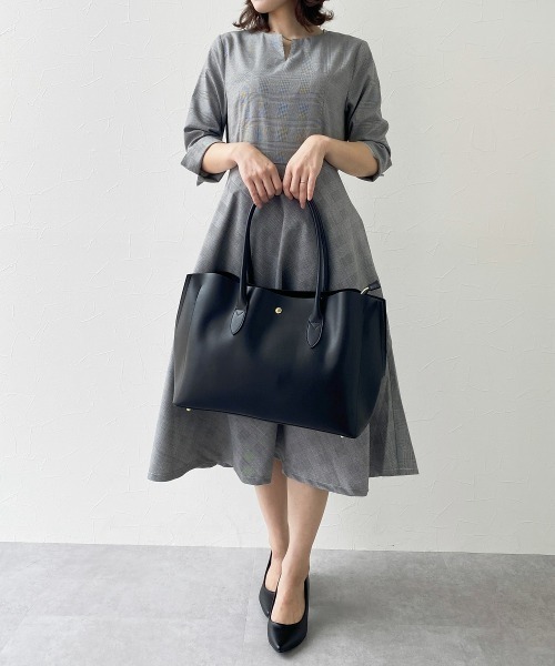 7days Life Styling（セブンデイズライフスタイリング）の「【A4対応】Legato Largo PC収納付軽量トートバッグ（トートバッグ・レディース・ブラック/ライトグレー/グレイッシュベージュ・FREE）」の10枚目の写真