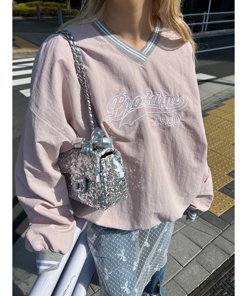 WC（ダブル シー）の「ユニフォームナイロンプルオーバー（ジャージ・レディース・ピンク/ネイビー・FREE）」の2枚目の写真